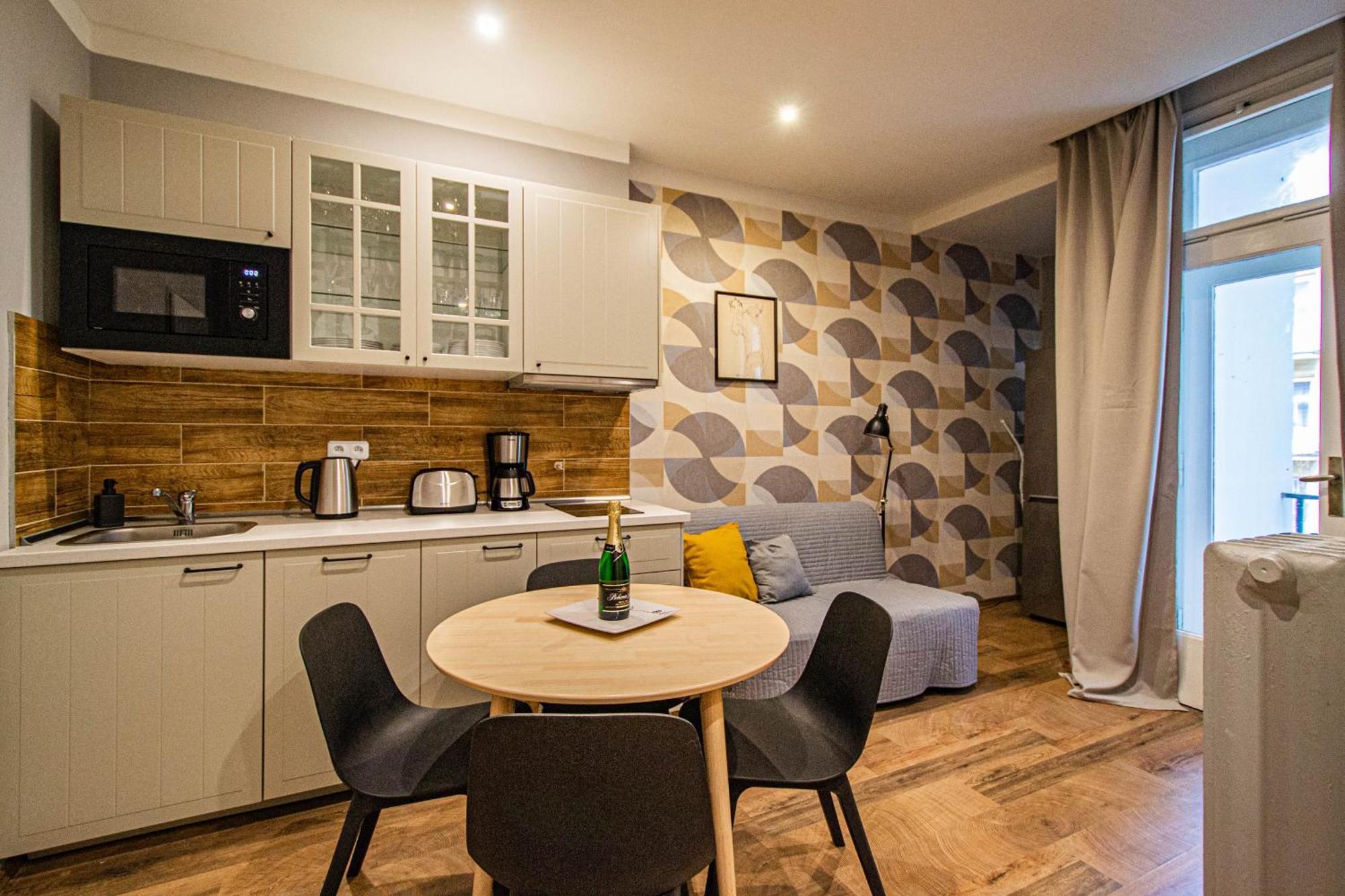 Cozy Studio In The Main City Center Прага Екстериор снимка