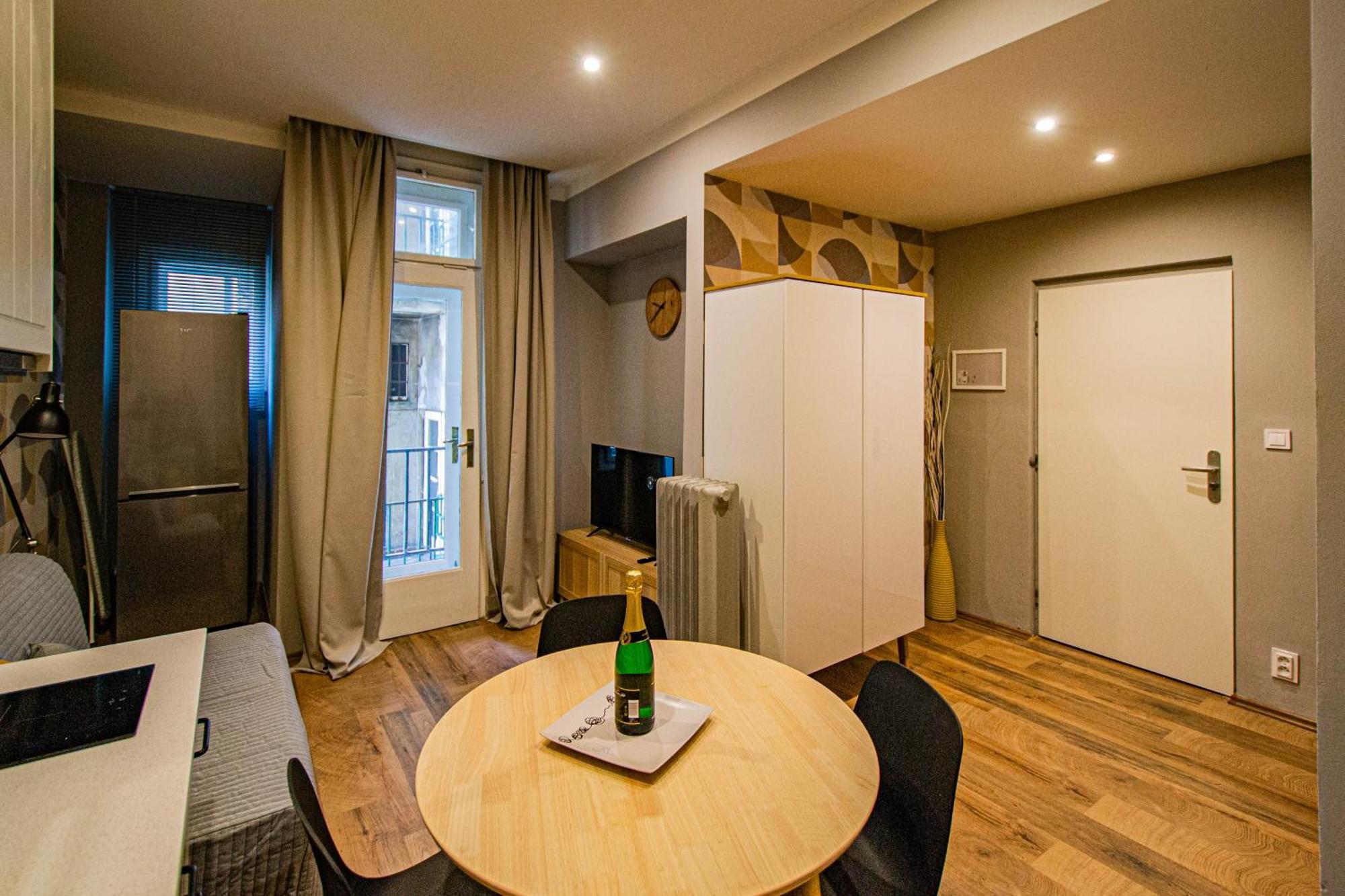 Cozy Studio In The Main City Center Прага Екстериор снимка